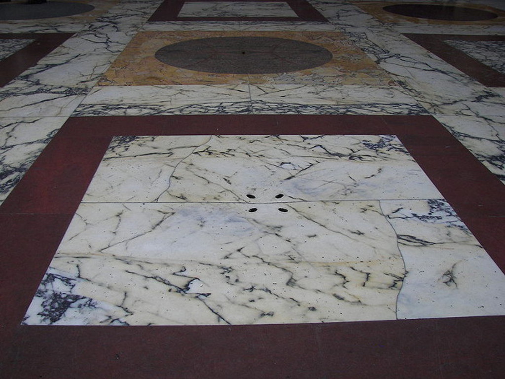 trous-sol-pluie-pantheon-rome
