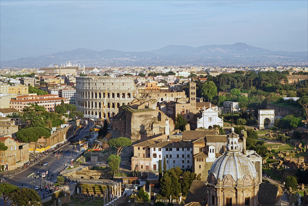 colisée et le forum romain à Rome