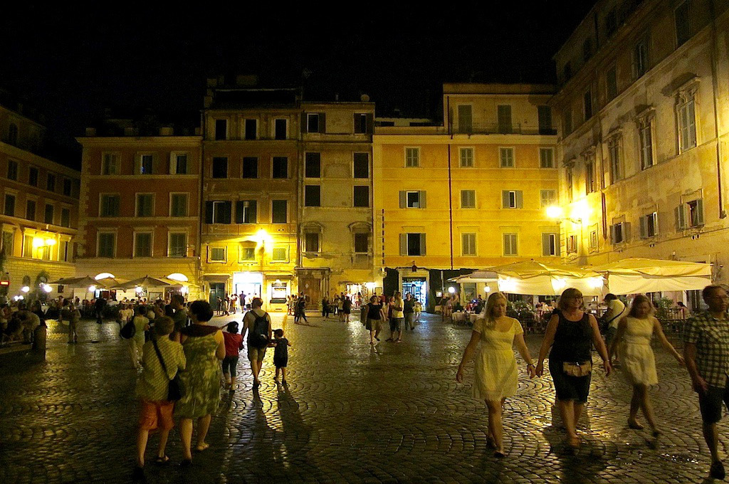 bar piazza in Trastevere