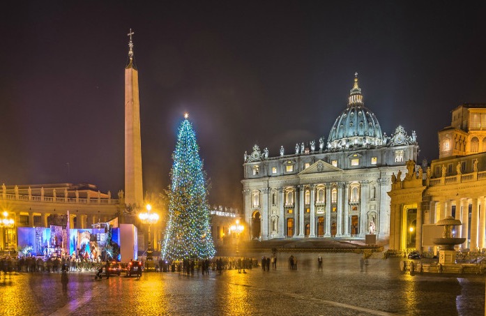 Rome Noël place Saint-Pierre