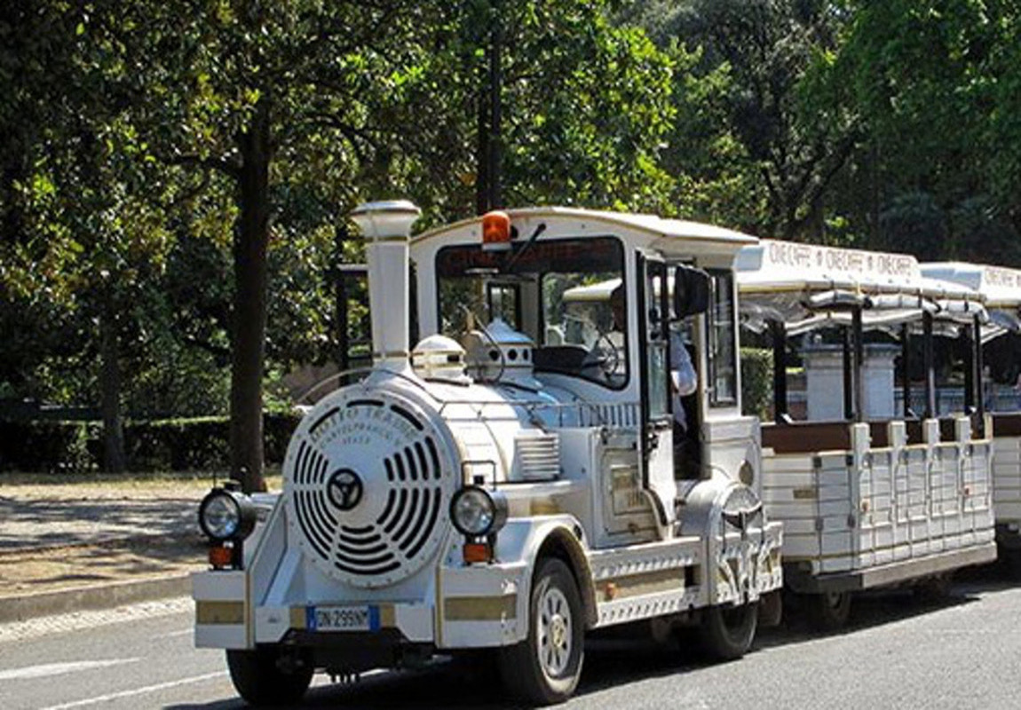en famille petit train villa borghese Rome