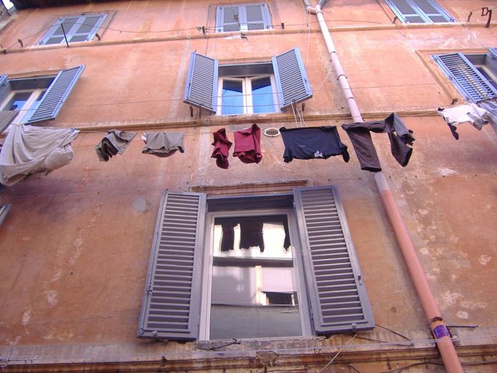 Du linge au fenêtre dans le quartier du Trastevere
