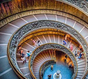 Un escalier majestueux à l'intérieur du Vatican