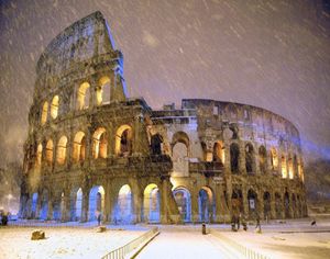 Colisée sous la neige Rome.
